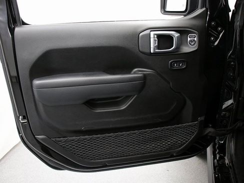 Used 2025 Jeep Wrangler Unlimited Rubicon image 24