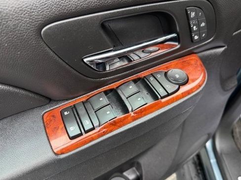 Used 2012 Chevrolet Avalanche LTZ AWD/4WD image 22