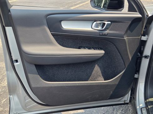 Used 2024 Volvo XC40 B5 Core image 20