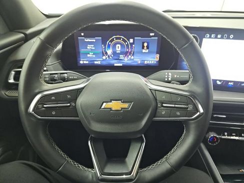 Used 2025 Chevrolet Traverse LT AWD/4WD image 9