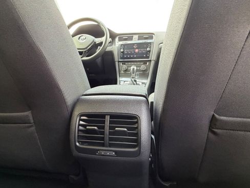 Used 2019 Volkswagen e-Golf SE image 13