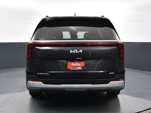 Used 2025 Kia Carnival EX image 31