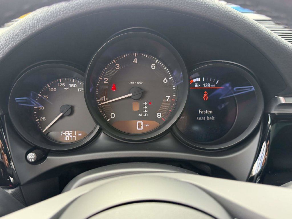 Used 2022 Porsche Macan AWD/4WD image 34