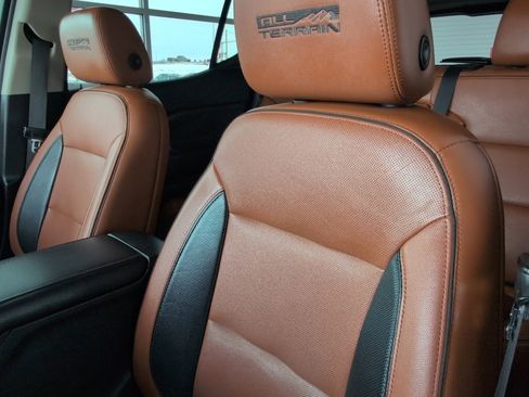 Used 2019 GMC Acadia SLT w/ LPO, Adventure Package image 16