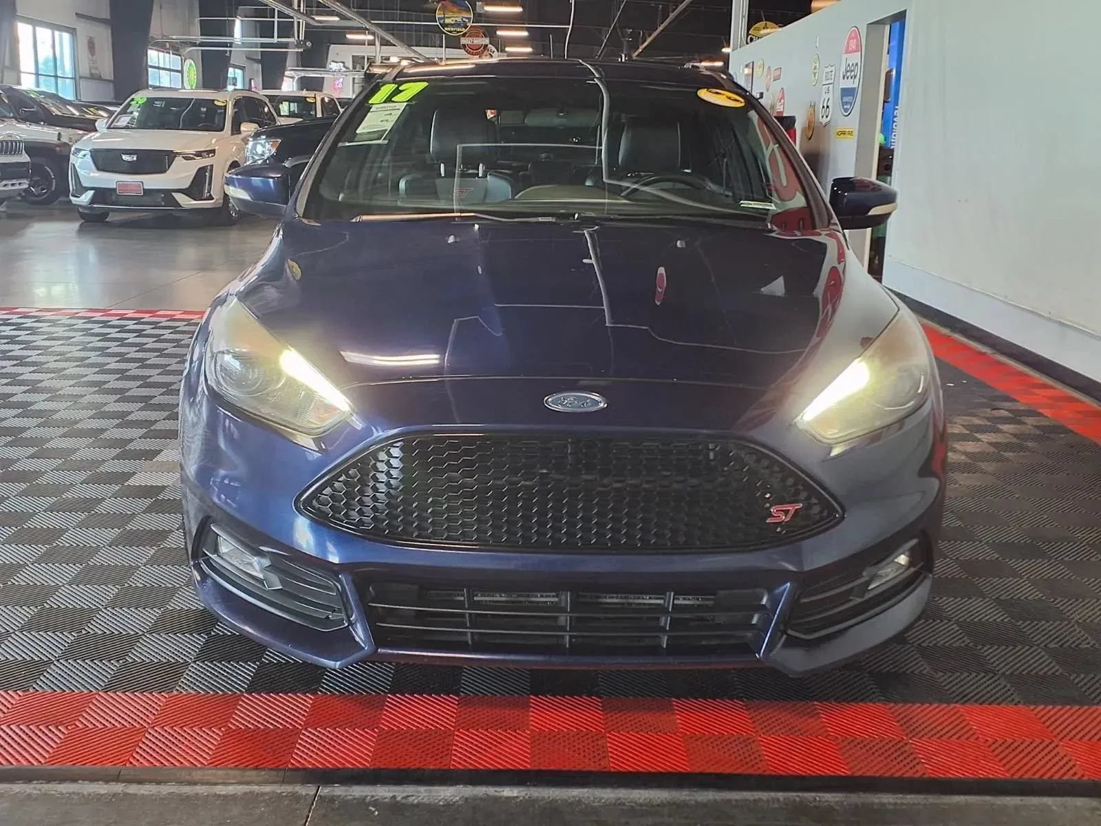 Used 2017 Ford Focus ST w/ Equipment Group 401A FWD image 3
