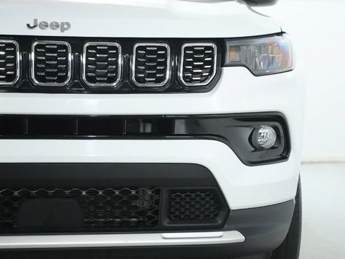 Used 2025 Jeep Compass Limited AWD/4WD image 8