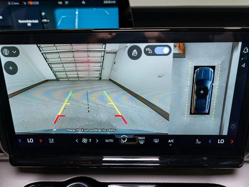 Used 2025 Ford Expedition Active AWD/4WD image 22