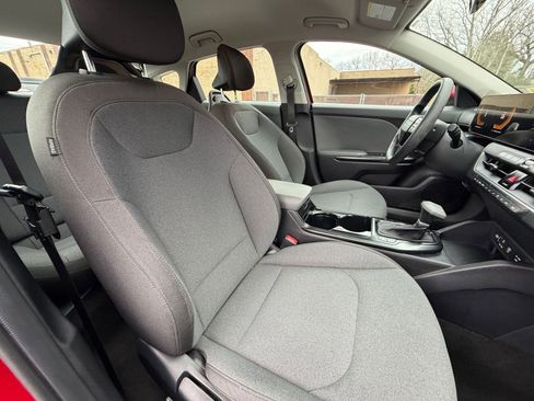 Used 2025 Kia K4 LXS image 35