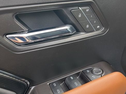 Used 2025 GMC Canyon AT4 w/ Off-Road Front Bumper Package image 13