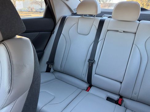 Used 2025 Hyundai Elantra Limited image 41