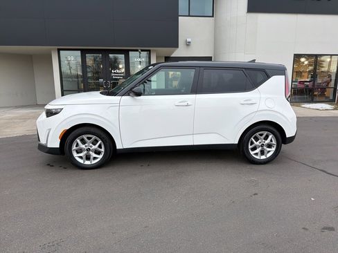 Certified 2023 Kia Soul S image 2