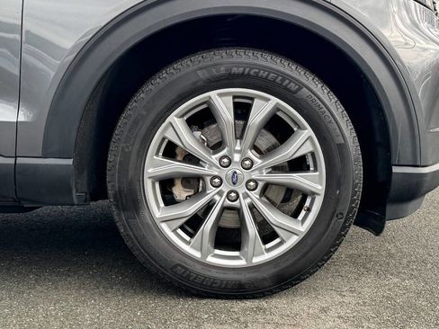 Used 2023 Ford Explorer XLT w/ Equipment Group 202A image 9