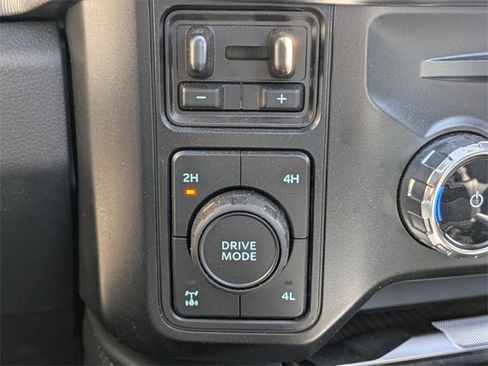 Used 2025 Ford F250 Platinum image 19