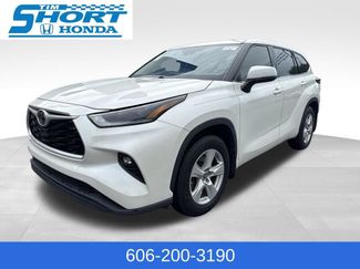 Used 2021 Toyota Highlander LE AWD/4WD video 2