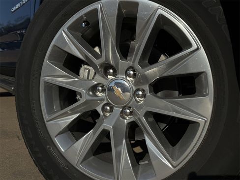 New 2026 Chevrolet Suburban Premier image 9