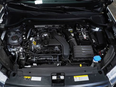 Used 2023 Volkswagen Taos SE AWD/4WD image 8