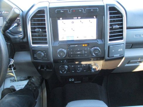 Used 2017 Ford F250 XLT w/ FX4 Off-Road Package image 15