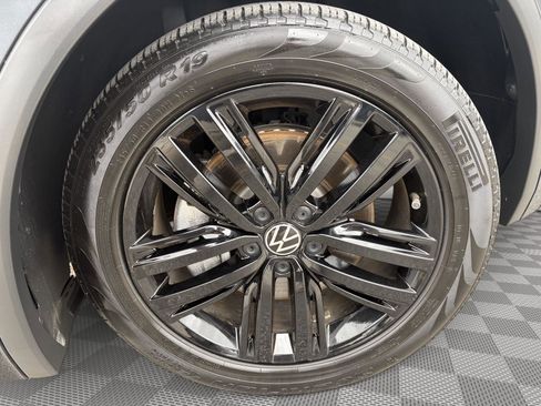 Used 2022 Volkswagen Tiguan SE R-Line image 8
