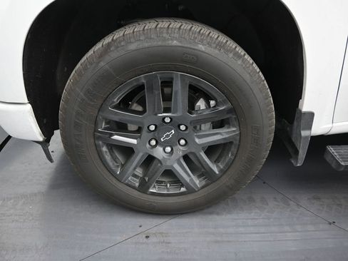 Used 2025 Chevrolet Silverado 1500 Custom image 9