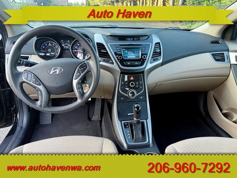 Used 2014 Hyundai Elantra SE w/ Option Group 02 FWD image 10