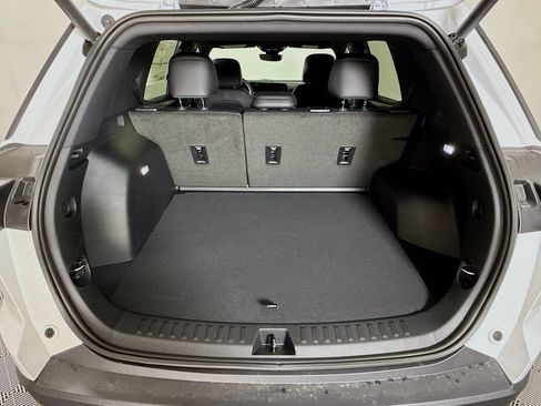 New 2026 Chevrolet Equinox LT w/ Convenience Package II FWD image 24