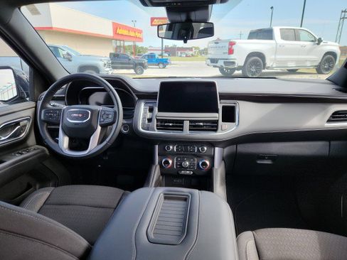 Used 2024 GMC Yukon SLE w/ Max Trailering Package image 2