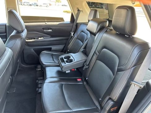 Used 2022 Nissan Pathfinder SL image 18