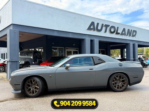 Used 2017 Dodge Challenger R/T Scat Pack RWD image 4