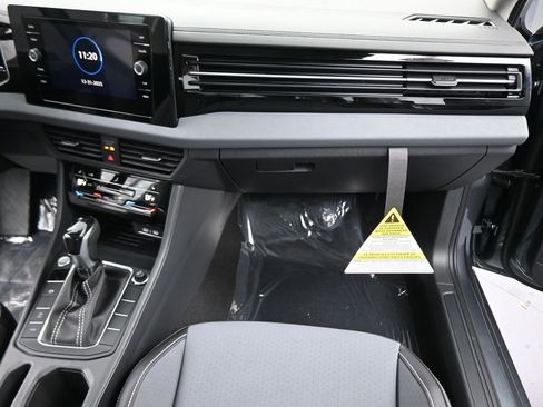 New 2026 Volkswagen Jetta SE image 42