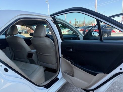 Used 2012 Toyota Camry L image 13
