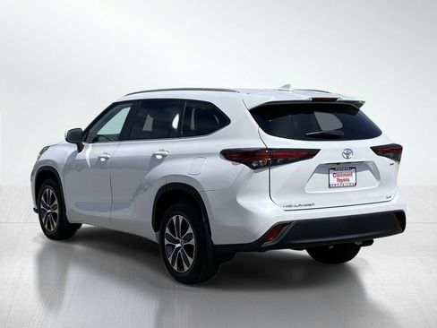 Certified 2026 Toyota Highlander XLE AWD/4WD image 4