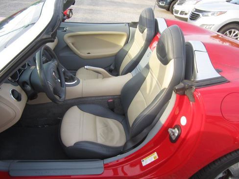 Used 2006 Pontiac Solstice Convertible w/ Premium Package RWD image 10