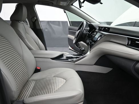 Used 2020 Toyota Camry SE image 23