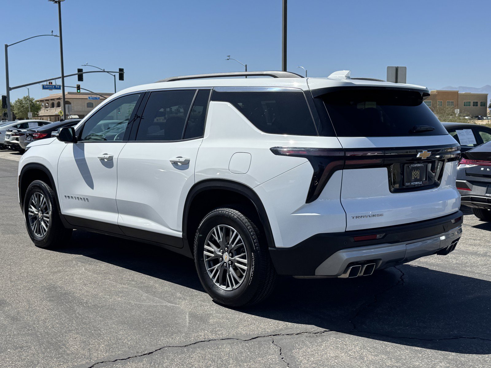 Used 2025 Chevrolet Traverse LT FWD image 4