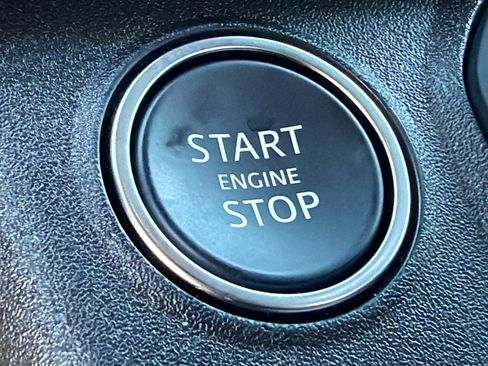 Certified 2025 Land Rover Defender 110 X-Dynamic SE AWD/4WD image 35