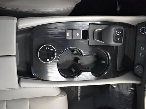 Used 2022 Nissan Rogue SL w/ SL Premium Package image 32