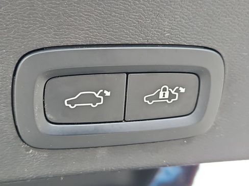 Used 2023 Volvo XC40 B4 Plus w/ Driver Assist Package FWD image 20