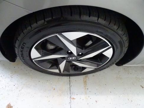 Used 2023 Hyundai Elantra Limited w/ Cargo Package FWD image 26
