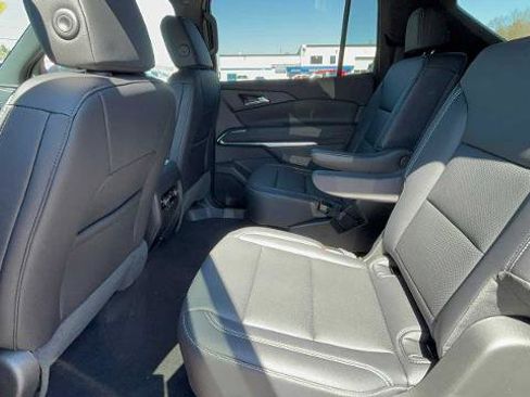 Used 2026 Chevrolet Traverse LT w/ Midnight/Sport Edition AWD/4WD image 29