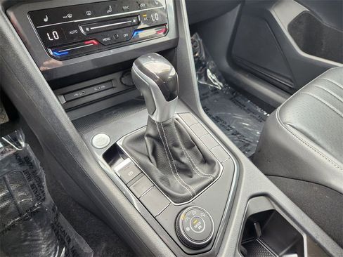 Used 2022 Volkswagen Tiguan SE image 23