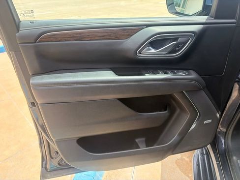 Used 2022 Chevrolet Suburban Premier AWD/4WD image 17
