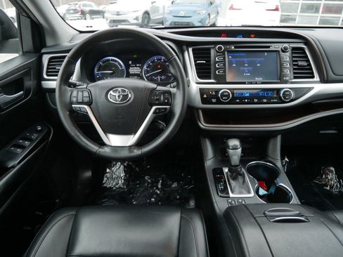 Used 2019 Toyota Highlander XLE image 13