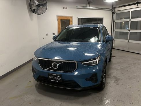 Certified 2023 Volvo XC40 B5 Core w/ Climate Package image 1