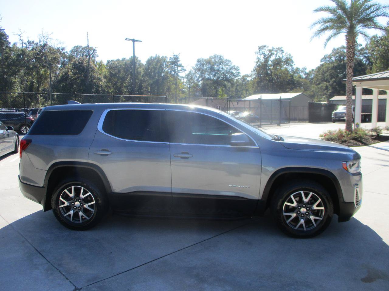 Used 2020 GMC Acadia SLE FWD image 9