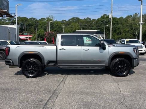 Used 2024 GMC Sierra 2500 AT4 w/ AT4 Preferred Package AWD/4WD image 3