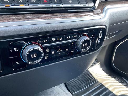 Certified 2025 Chevrolet Silverado 1500 LT AWD/4WD image 33