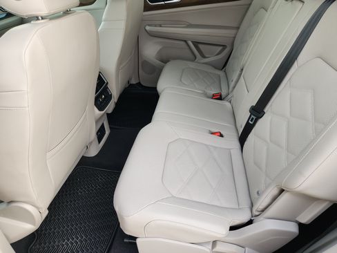 Used 2025 Volkswagen Atlas SE FWD image 29