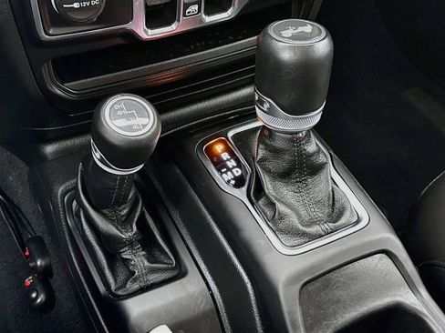 Used 2021 Jeep Wrangler Unlimited Sahara AWD/4WD image 19