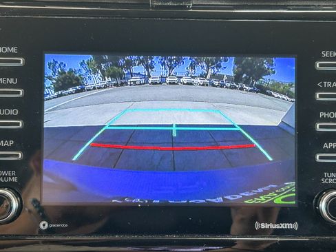 Used 2022 Toyota Prius XLE FWD image 20