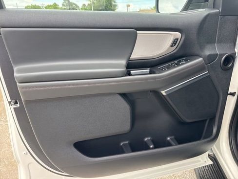 Used 2025 Ford Expedition Active AWD/4WD image 18